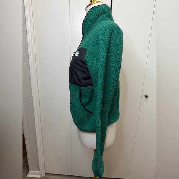The North Face Women’s  Emerald Fleece Jacket - Picture 2 of 8